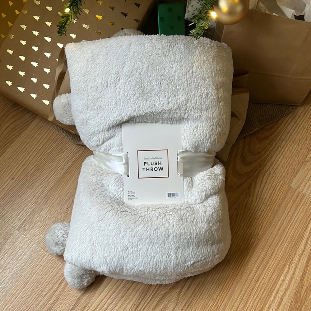Ulta Luxury Cream White Plush Throw Blanket Pom Limited Edition